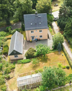 Einfamilienhaus-mit-großem-Garten-für-Liebhaber Einfamilienhaus mit Garten fuer Liebhaber